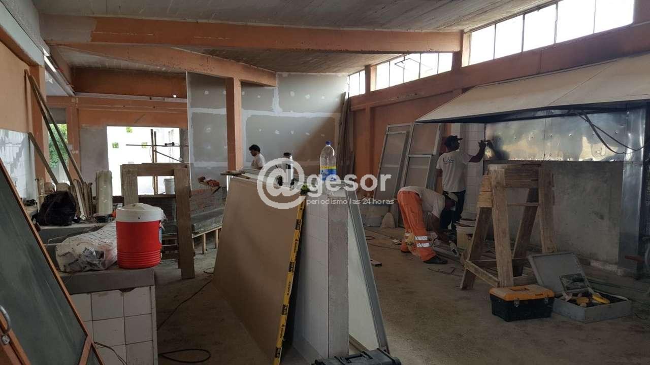 Progresan a buen ritmo las obras del futuro Restorán Municipal de Dolores que se realizan en el edificio que ocupara el mercado municipal.